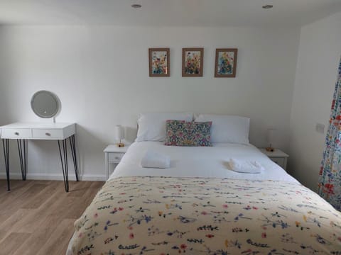 The Garden Room at Poplar Cottage Bed and Breakfast in Weston-super-Mare