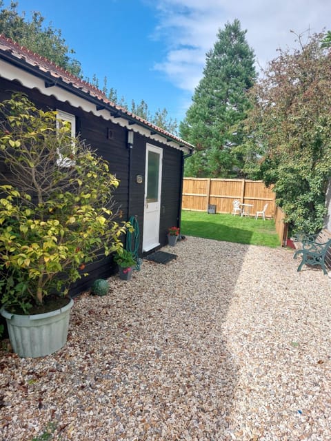The Garden Room at Poplar Cottage Bed and Breakfast in Weston-super-Mare