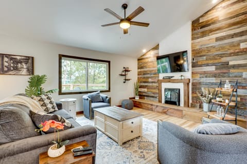 1 Mi to Dtwn Loudon Spacious River-View Home House in Watts Bar Lake