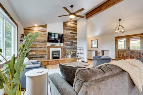 1 Mi to Dtwn Loudon Spacious River-View Home House in Watts Bar Lake