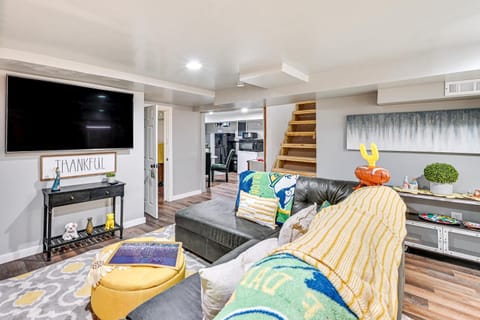 Notre Dame Apt - 1 Mi to Stadium Apartment in South Bend