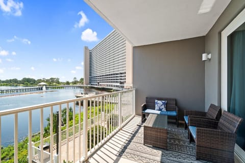 Property building, Natural landscape, View (from property/room), Balcony/Terrace, Seating area, Lake view