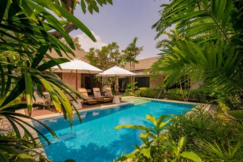 Property building, Garden view, Pool view, Swimming pool, sunbed