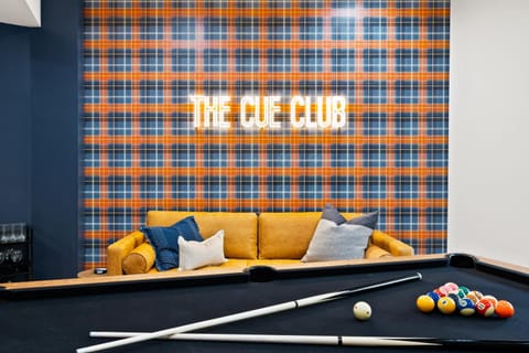 NEW The ChaletResortHot TubGameRoomFirePIt House in Massanutten