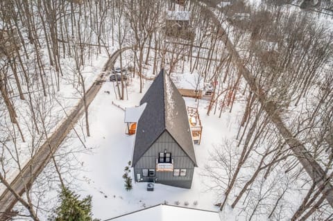 NEW The ChaletResortHot TubGameRoomFirePIt House in Massanutten