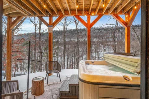 NEW The ChaletResortHot TubGameRoomFirePIt House in Massanutten