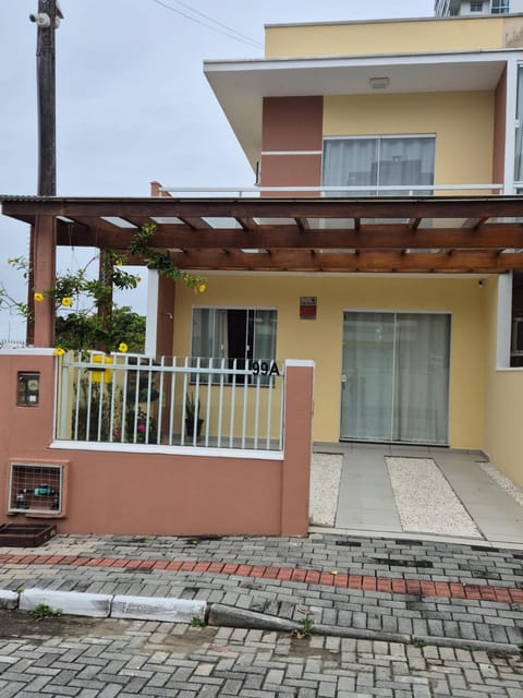 Facade/entrance, View (from property/room)