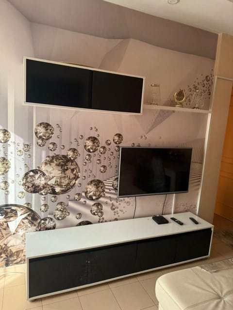 Communal lounge/ TV room, TV and multimedia