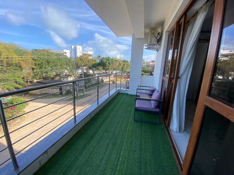 Property building, Patio, Day, View (from property/room), Balcony/Terrace, Seating area