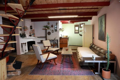 Kitchen or kitchenette, Living room, Seating area