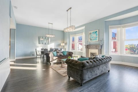 Living room, Seating area