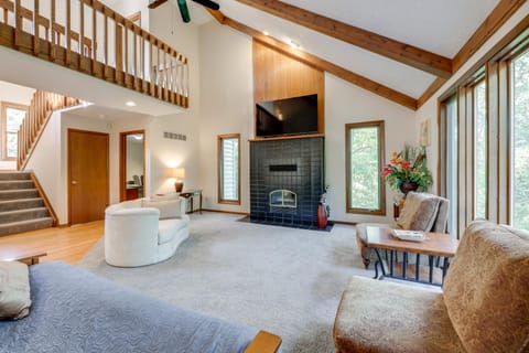 4 Mi to Dtwn Loveland Private Retreat with Decks House in Ohio