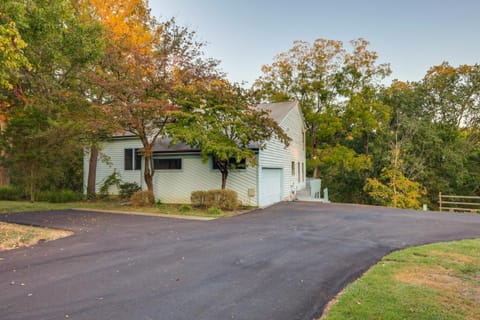 4 Mi to Dtwn Loveland Private Retreat with Decks House in Ohio