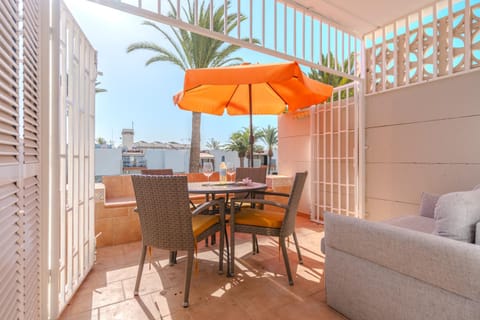 Patio, Day, View (from property/room), Balcony/Terrace, Living room, Seating area