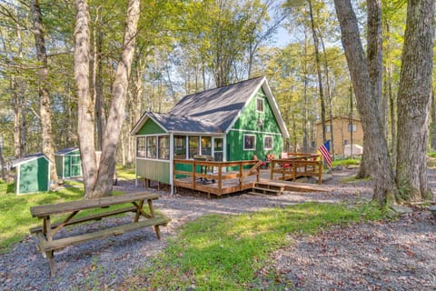 Fishing, Fun and Fall Foliage! Pocono Lake Cabin Cabin in Coolbaugh Township