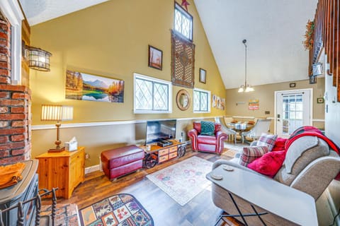 Fishing, Fun and Fall Foliage! Pocono Lake Cabin Cabin in Coolbaugh Township