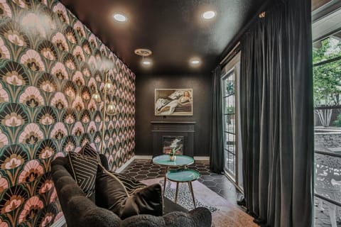 Gatsby Getaway 2 miles to TTU Pool Speakeasy Bar House in Lubbock