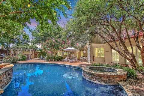 Gatsby Getaway 2 miles to TTU Pool Speakeasy Bar House in Lubbock