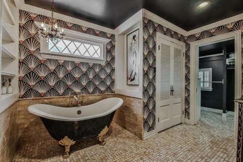 Gatsby Getaway 2 miles to TTU Pool Speakeasy Bar House in Lubbock