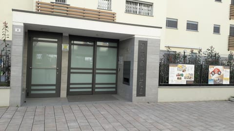 Facade/entrance
