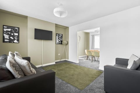TV and multimedia, Living room, Seating area, Dining area