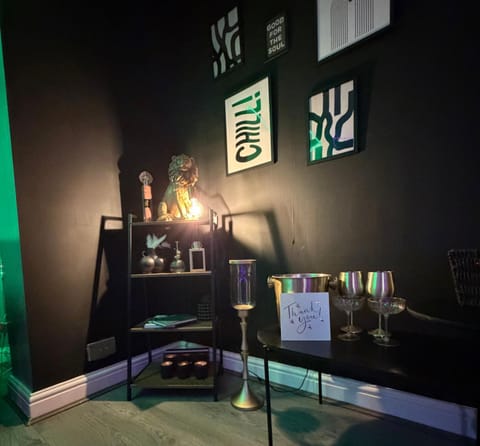 Food and drinks, Dining area, Drinks