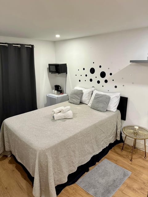 TV and multimedia, Photo of the whole room, Bedroom