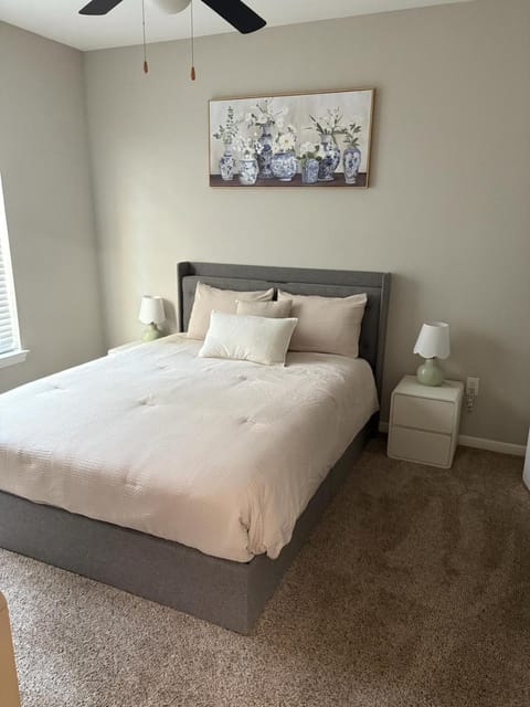 Stylish 1BR in Magnolia Easy Access to Woodlands Apartment in The Woodlands