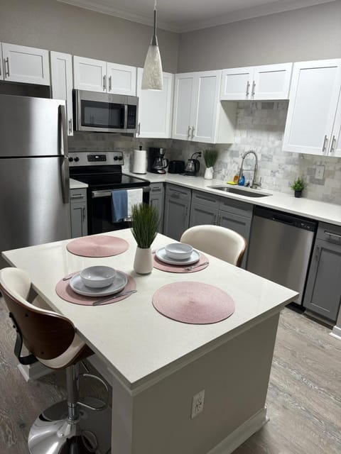 Stylish 1BR in Magnolia Easy Access to Woodlands Apartment in The Woodlands