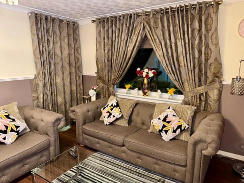 Living room, Seating area