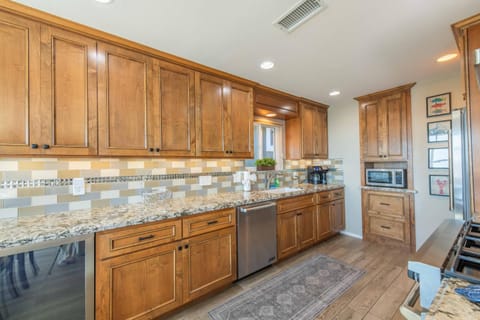 Kitchen or kitchenette, kitchen