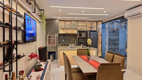 Kitchen or kitchenette, Lounge or bar, Dining area