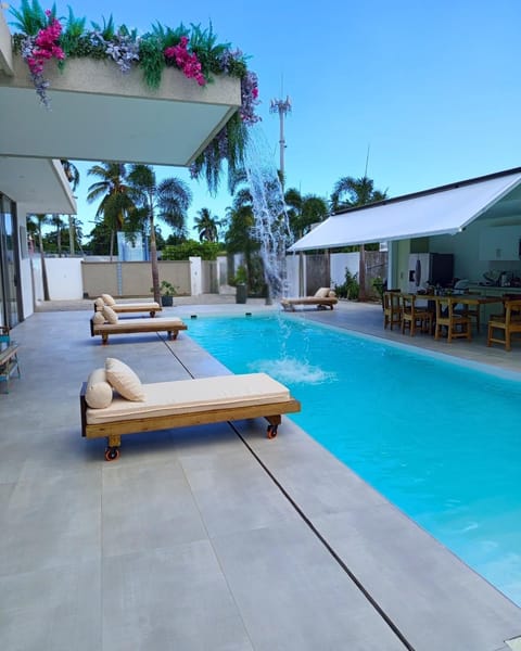 Property building, Patio, Day, Pool view, Swimming pool, sunbed