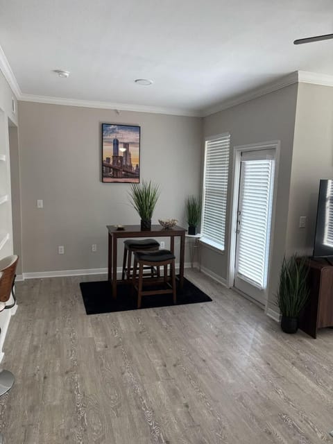 Chic 1BR Retreat in Magnolia Near The Woodlands Apartment in The Woodlands