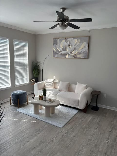 Chic 1BR Retreat in Magnolia Near The Woodlands Apartment in The Woodlands
