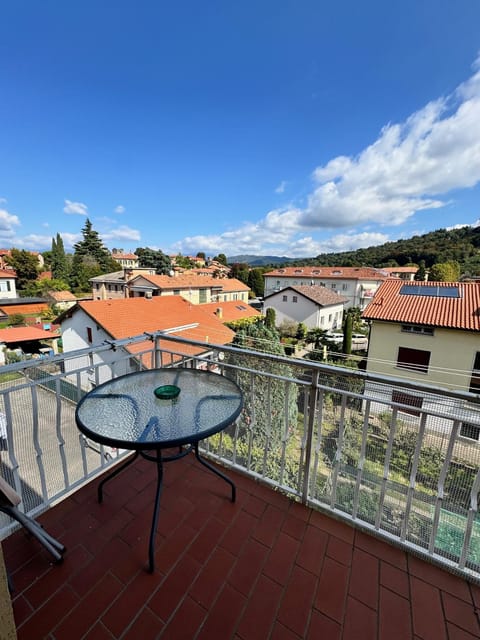 Balcony/Terrace, City view, Mountain view
