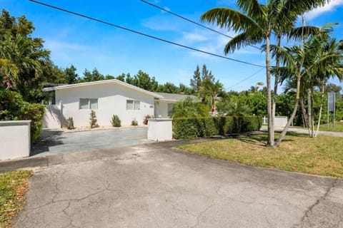 Facade/entrance, Garden