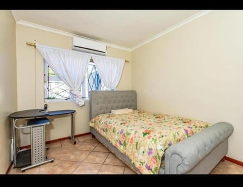 Bedroom, air conditioner