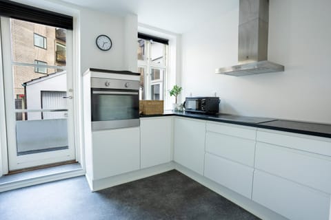 Kitchen or kitchenette, oven, stove