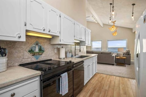 Beachfront Family Sanctuary House in Rockaway Beach