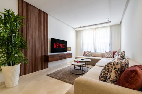 Communal lounge/ TV room, TV and multimedia, Living room, Seating area, Autumn, internet