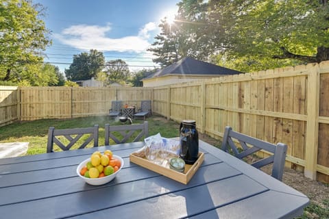 3 Mi to Dtwn Updated Home with Hot Tub in Lexington Apartment in Lexington