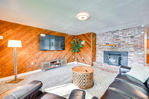 Private Dock and Fire Pit Lakefront Gem in Olympia House in Washington