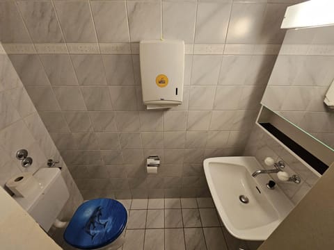 Privat Zimmer, Privat WC, Shared Dusche in Altstadt Chur, Saturn Bed and Breakfast in Chur