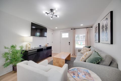 Zen Haven Lakefront Erie Home with Shore Access House in Millcreek Township