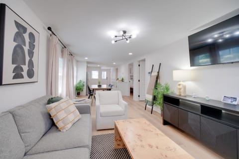 Zen Haven Lakefront Erie Home with Shore Access House in Millcreek Township