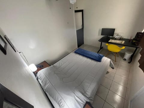 Bed, TV and multimedia, Bedroom