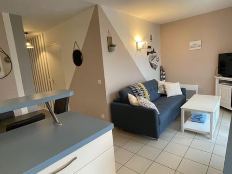 Appartement 1er étage avec terrasse, proche plage et port, Arzon - FR-1-775-34 Apartment in Arzon