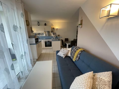 Appartement 1er étage avec terrasse, proche plage et port, Arzon - FR-1-775-34 Apartment in Arzon