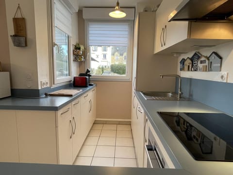 Appartement 1er étage avec terrasse, proche plage et port, Arzon - FR-1-775-34 Apartment in Arzon